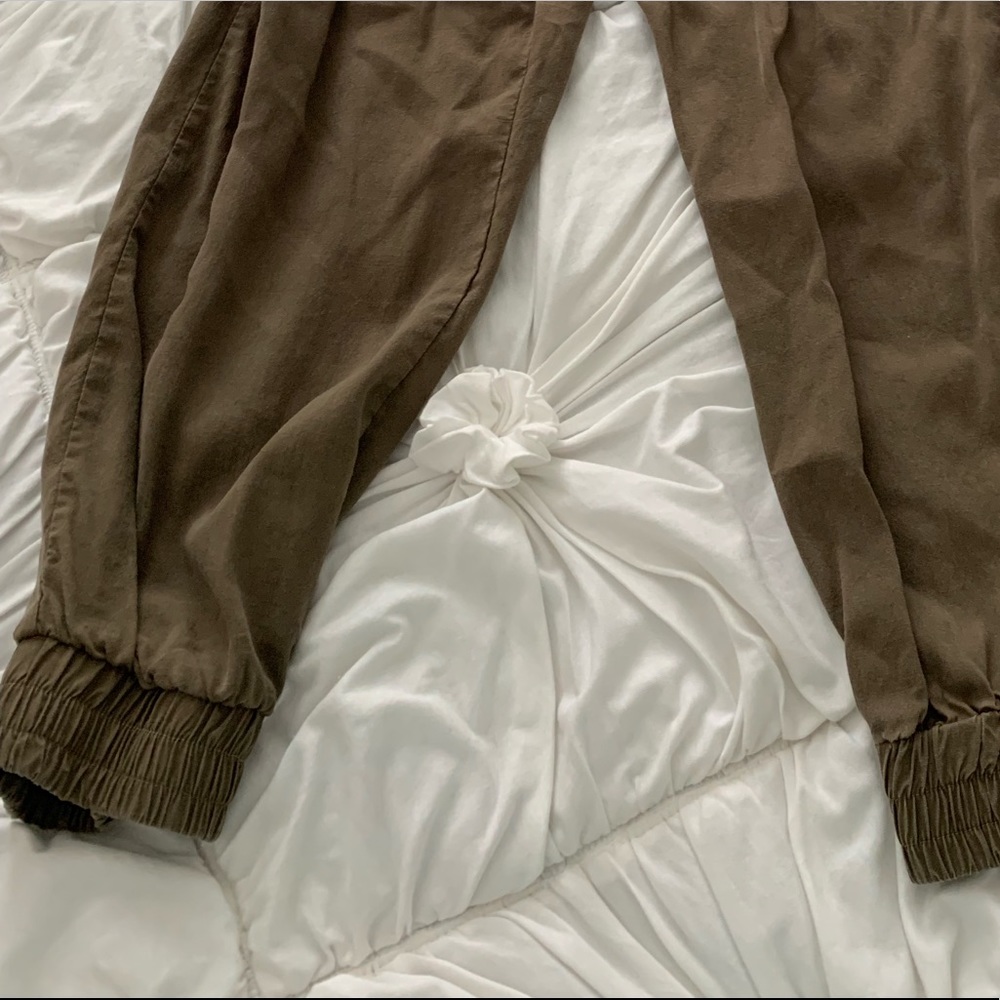 Green cargo pants